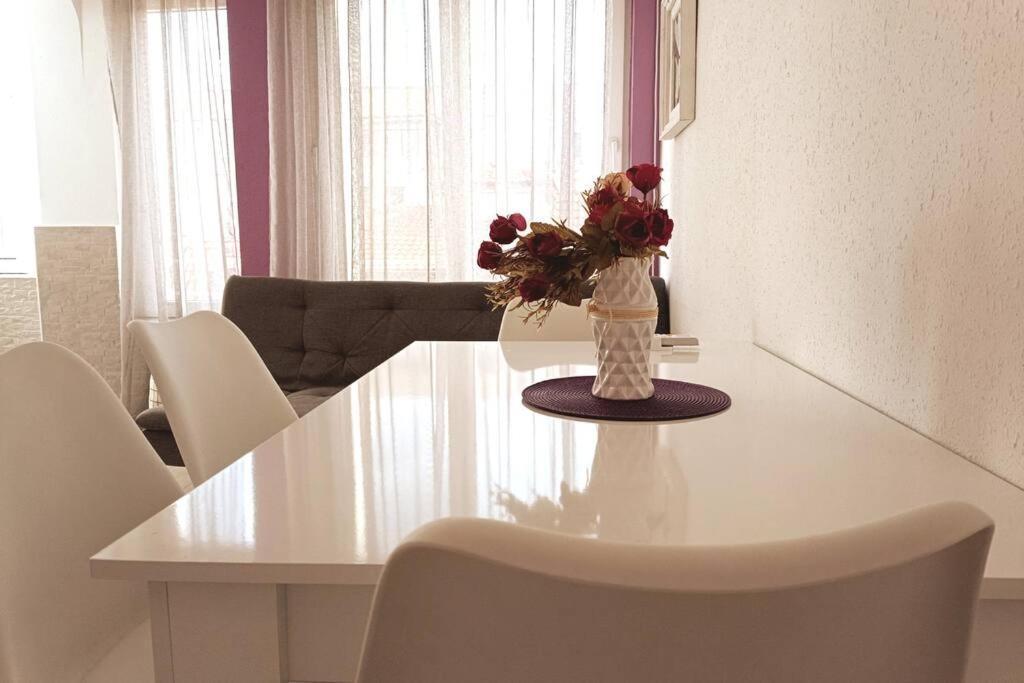 Sunny 2-Bedroom Maisonette Varna & Parking Exterior photo