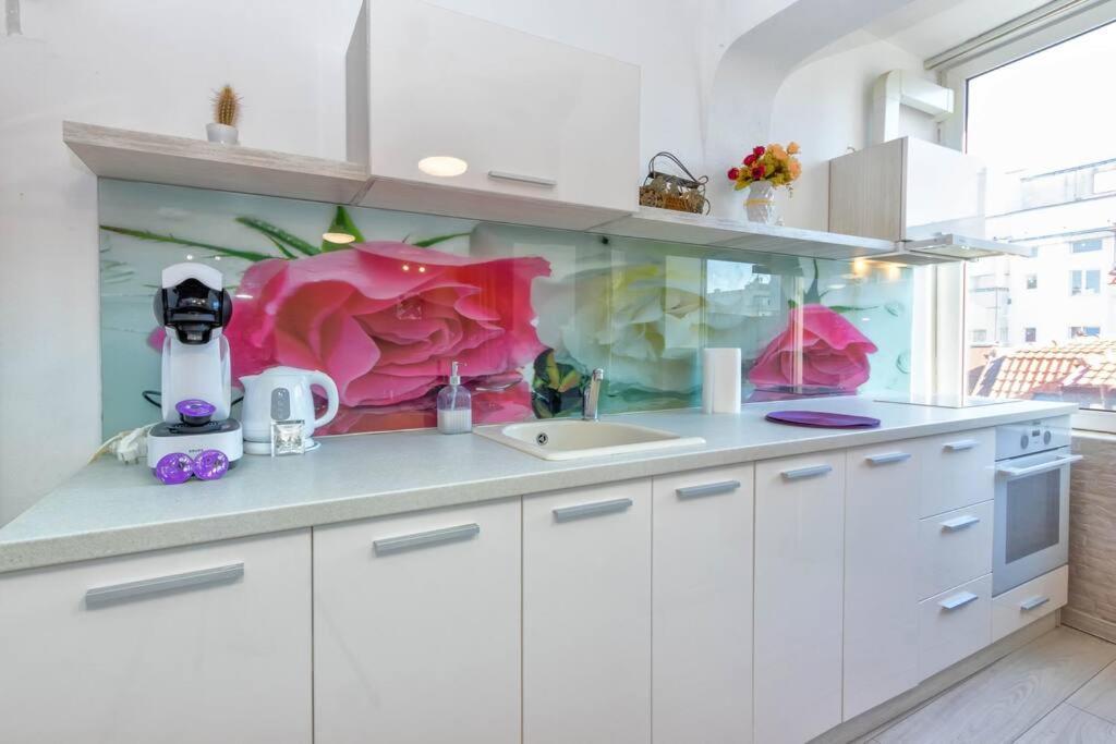 Sunny 2-Bedroom Maisonette Varna & Parking Exterior photo